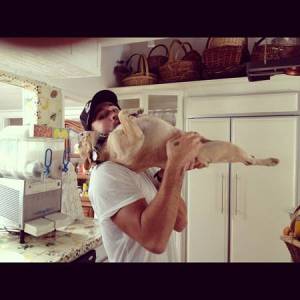 brody-jenner-dog-planking-web__oPt
